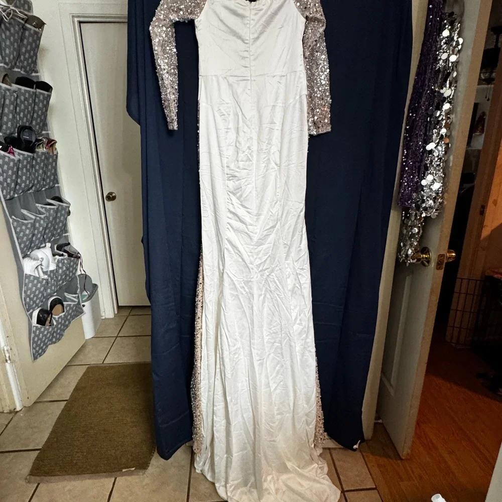 Elegant Sequin Long Sleeve Dress - Picture 8 of 11